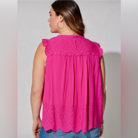 Size 3 Torrid eyelet, sleeveless top - Picture 2 of 9